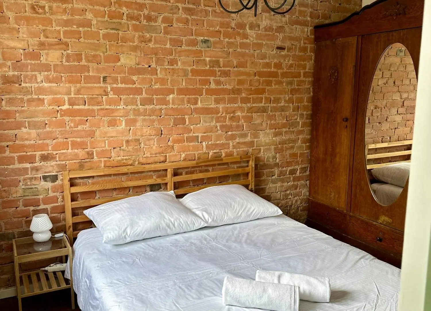 Retro Cozy Apartment 10 Minutes To Beach And 15 Minutes To Old City contacts